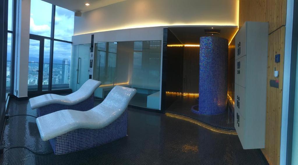 Star Holiday Sky Pool Klcc クアラルンプール エクステリア 写真